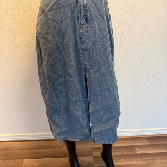Stylish Denim Button-Up Midi Dress - Picture 13 of 14